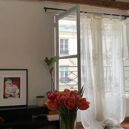 Cozy Mezzanine In The Heart Of