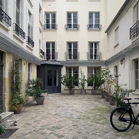 Apartment Cozy Mezzanine In The Heart Of Paris